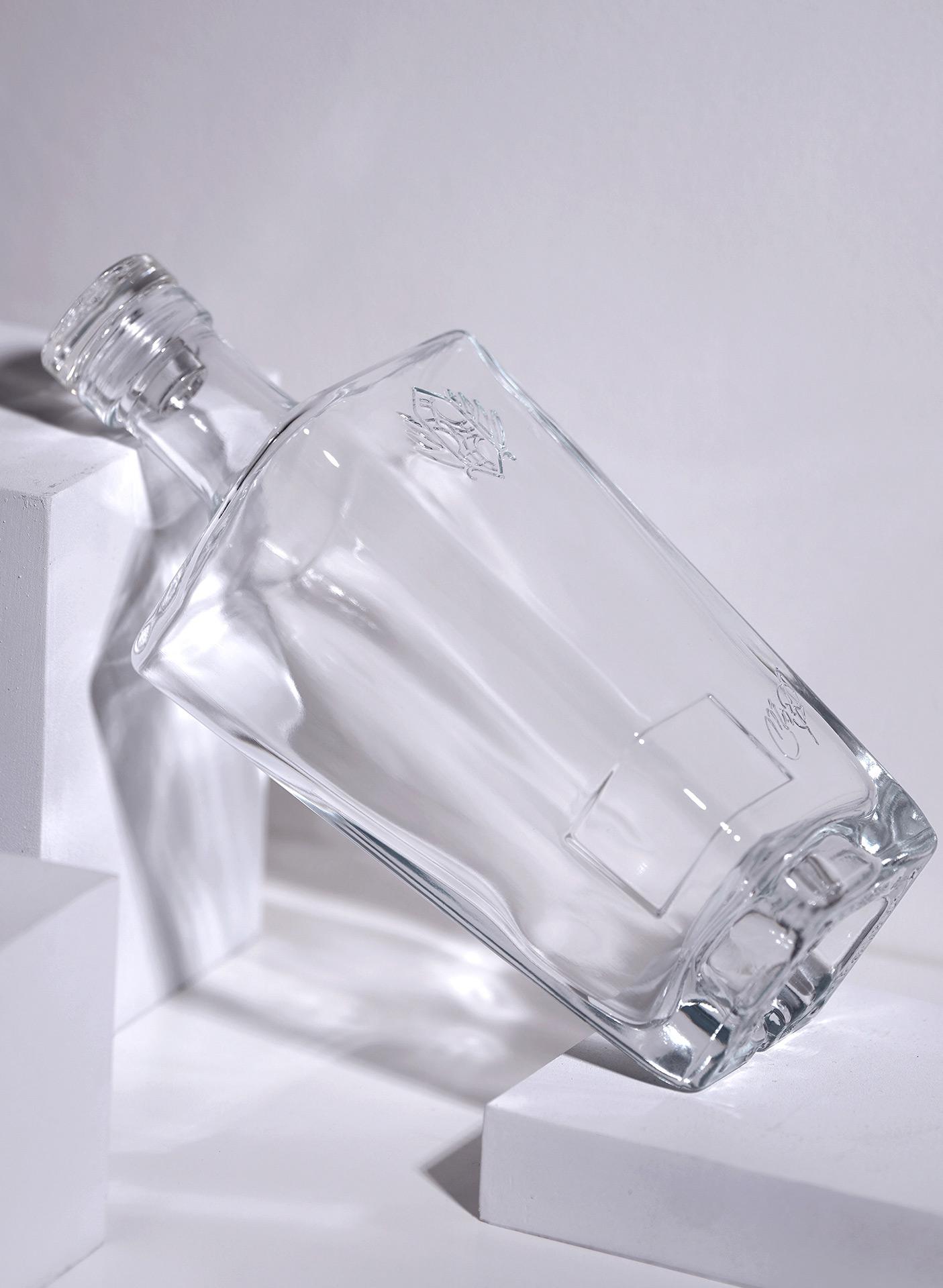 JOCOGLASS-PRINTING-SERVICES-COVER-EMBOSSING-DEBOSSING-glass bottle decoration México